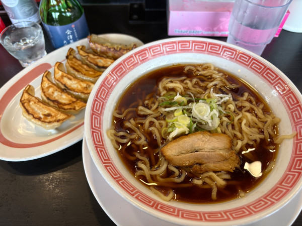 「郡山ブラック素らーめん餃子セット500円」@幸楽苑 所沢美原店の写真