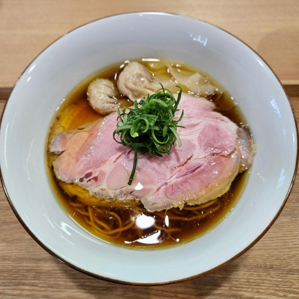 特上醤油らぁ麺1900円 ＋鶏油そば600円（追加の場合のみ注文可能）