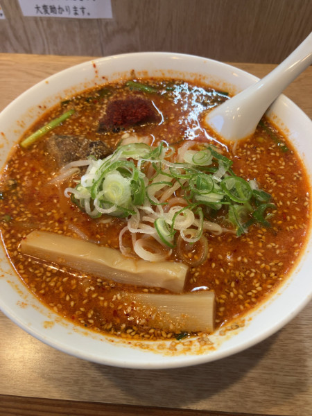 「赤いラーメン1,400円」@信長ラーメンの写真