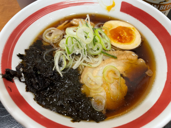 「黒醤油ラーメン680円」@えきめんや 横浜店の写真