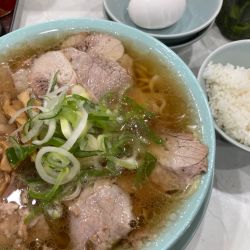 チャーシュー麺、生卵