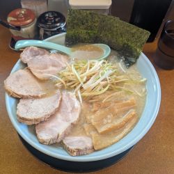 ねぎチャーシューメン中盛　1300円