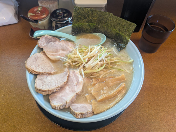 「ねぎチャーシューメン中盛　1300円」@ラーメンショップ 太田122号店の写真