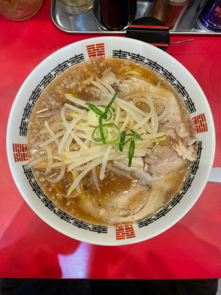 「醤油あっさり(950円)太麺」@3丁目ラーメン幸樹 湘南台店の写真