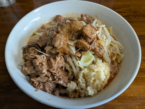 「醤油ラーメン「豚ほぐし煮1ヶ入」麺少なめ　酸辣湯麺変更」@劇的ラーメン 雑把®の写真