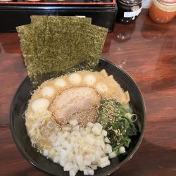 醤油豚骨ラーメン