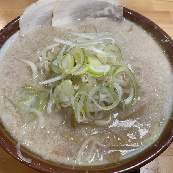 「らーめん 醤油 背脂2 880円　半麺-50円」@チャッチャ系らーめん もん吉の写真