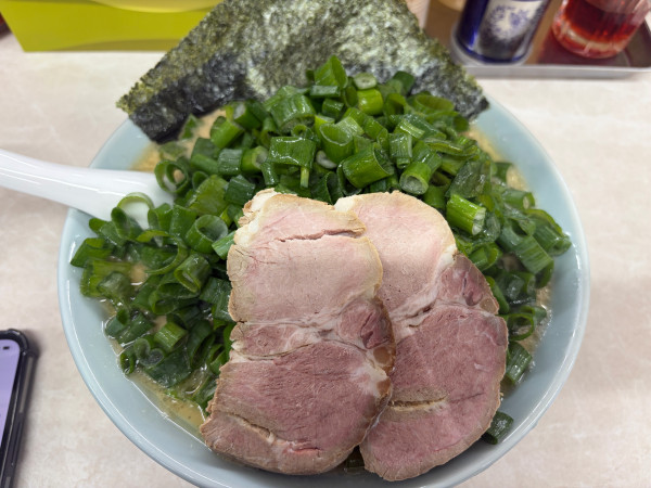 「青ネギラーメン中盛　固め濃いめ多め」@ラーメン寺田家 戸塚店の写真