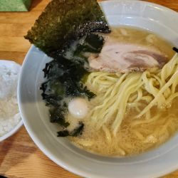 味吉ラーメン(750)＋無料ライス(ランチ無限)