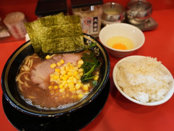「朝ラーメン 並 麺硬め＋油多め＋サービス生卵＋ライス食べ放題」@家系ラーメン 大輝家直系 大金家 門前仲町店の写真