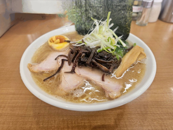 「塩豚骨ラーメン」@綾瀬らーめん 粋の写真