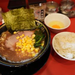 朝ラーメン 並 麺硬め＋油多め＋サービス生卵＋ライス食べ放題