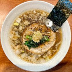 ★＜冬の限定＞もちもち手揉み麺の背脂生姜らぁ麺🍜¥1,400
