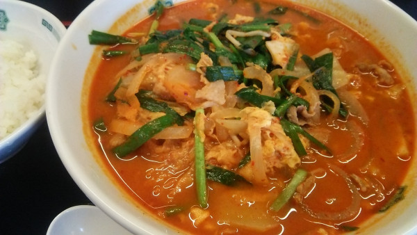 「チゲ味噌ラーメン 750円＋半ライス 150円」@日高屋 後楽園白山通店の写真