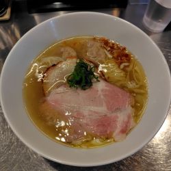 ワンタン付き地鶏と豚の塩らぁ麺1200円
