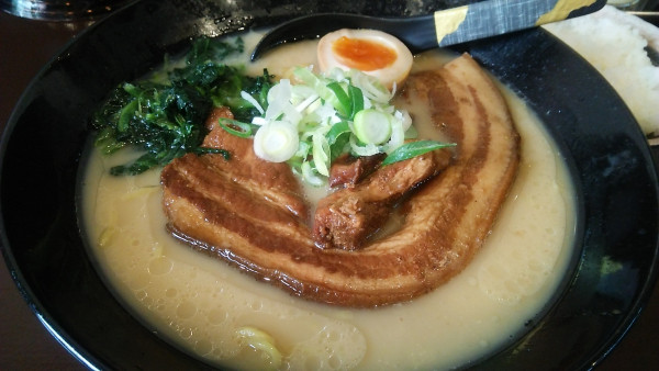 「豚角煮ラーメン 980円＋ライス（小） 150円」@ラーメン 吉亭 小岩店の写真