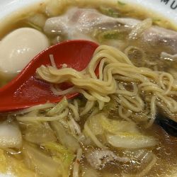 煮玉子ラーメン中盛(1160円)