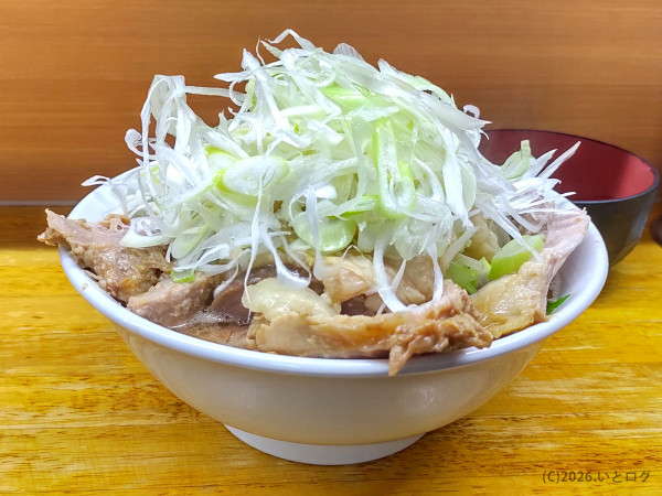 「ラーメン（＋ぶた増し＋ネギ）」@ラーメン二郎 立川店の写真