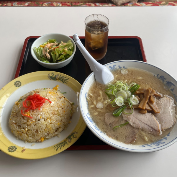 「ラーメンと半炒飯セット」@オーモリラーメン 新井店の写真