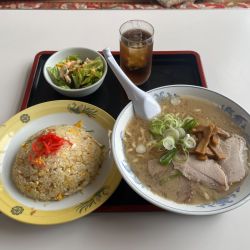 ラーメンと半炒飯セット