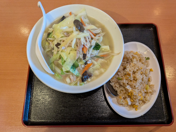 「野菜タンメン＋半炒飯：950円」@興興飯店の写真