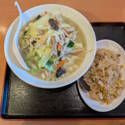 野菜タンメン＋半炒飯：950円