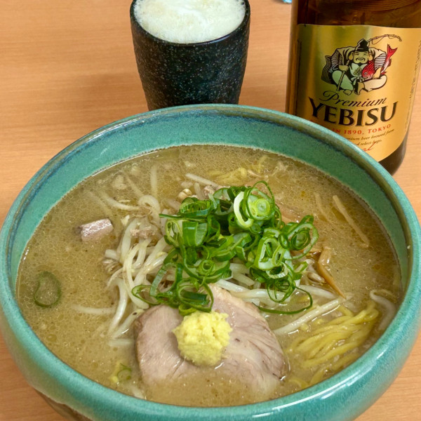 「味噌 らーめん＋ビール」@麺屋 彩未の写真