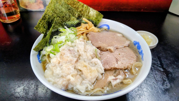 「しょうゆ中華そば(中)+海苔･身入り･ニンニク」@手打ち中華そば 酒田 河原町店の写真