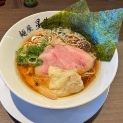 醤油ラーメン(950¥)