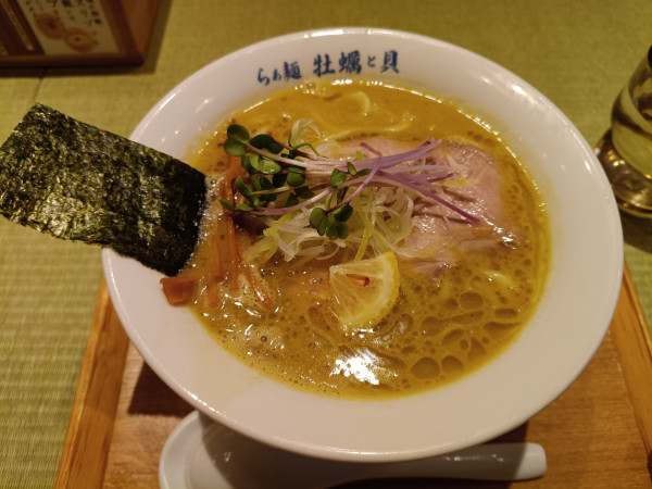 「濃厚牡蠣ラーメン　　1130円」@らぁ麺 牡蠣と貝の写真