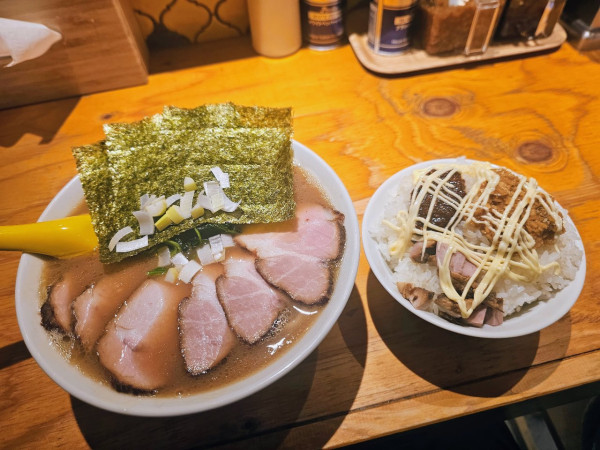 「チャーシューメン&ライス(大)」@ハウスラーメン ヌードルズの写真