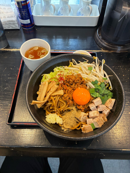 「まぜそば　大盛　1050円」@めん僮楽の写真