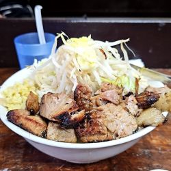 煮干ラーメン 豚増し＋タマネギ