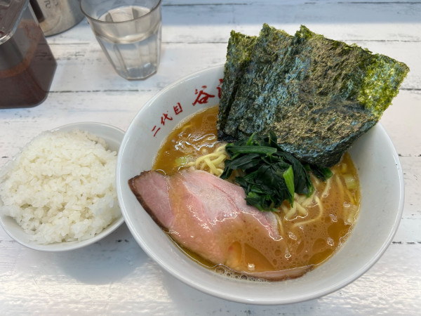 「ラーメン　ライス」@二代目 谷瀬家の写真