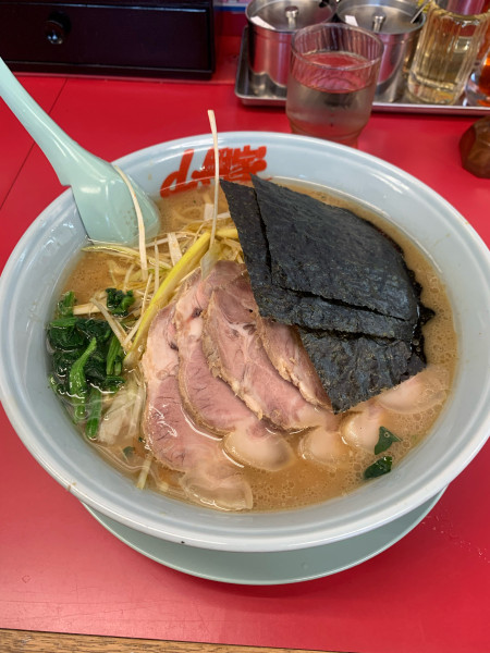 「醤油チャーシュー大盛り」@山岡家 北九州店の写真