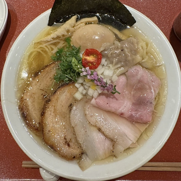 「最高級銀付きイリコ使用 イリコそば」@麦と麺助 新梅田中津店の写真