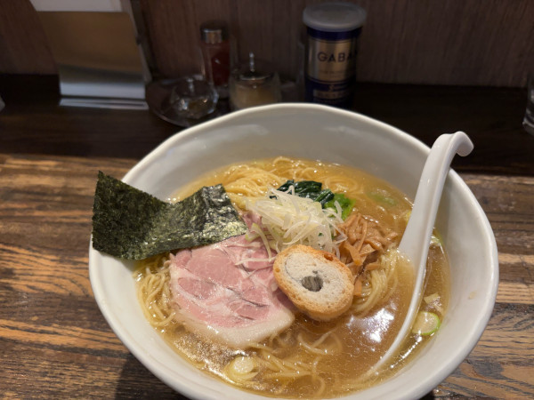 「塩ラーメン1050円　大盛無料」@RAMEN CiQUEの写真