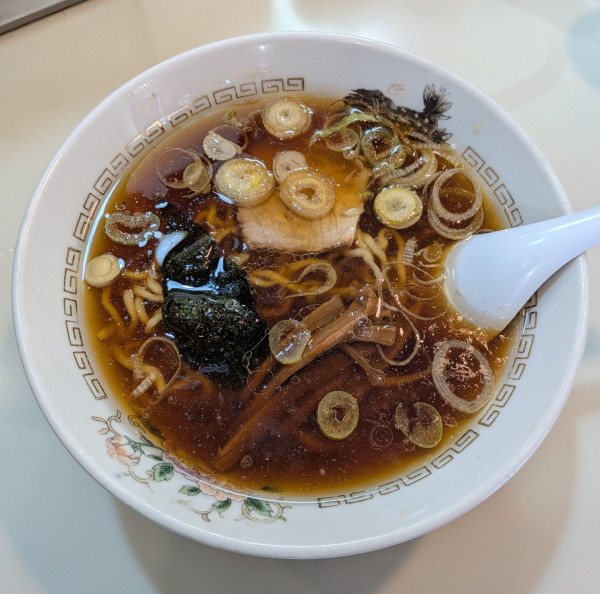 「中華そば（麺少なめ、950円）」@春木屋 吉祥寺店の写真