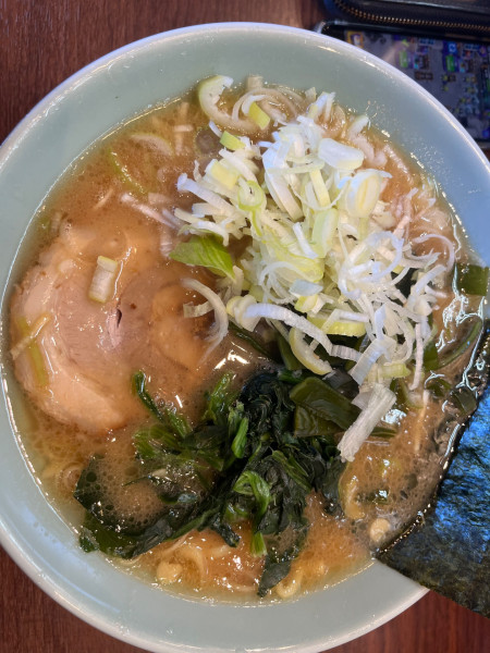 「中盛ラーメン980円＋茎ワカメ130円」@金八家の写真