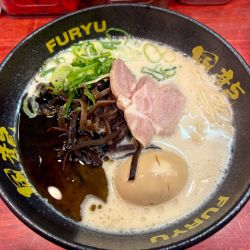 黒マー油半熟味玉とんこつラーメン＋替玉2玉