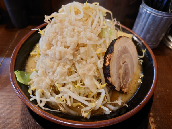 「塩ラーメン 小 ヤサイちょい増し半分ニンニク増しアブラ増し」@麺や豚髭の写真