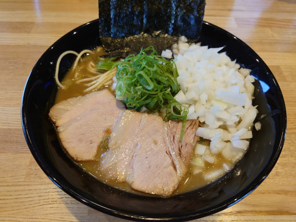 「豚骨煮干 + 玉ねぎ」@豚骨醤油 三輪の写真