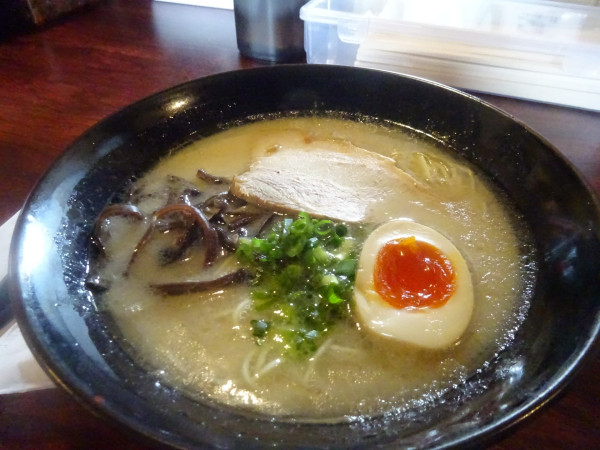 「豚骨ラーメン　1,100円」@博多豚骨ラーメン ブタになります。の写真