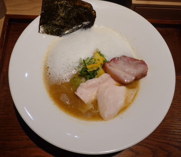 「白のとりこ 2種のチャーシュー（1,080円）」@麺屋周郷 鶏のとりこの写真
