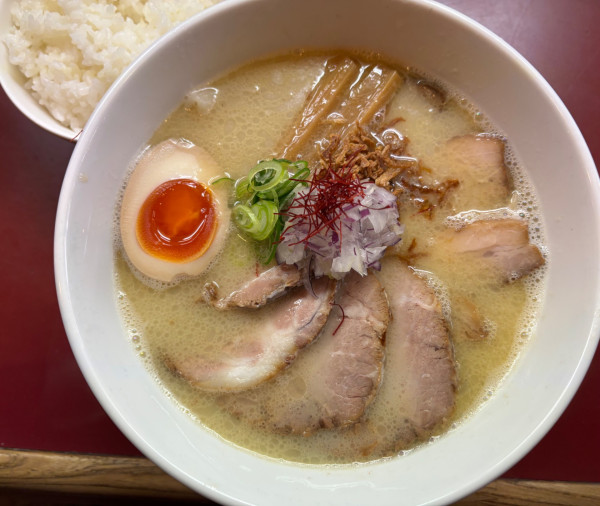 「特製鶏白湯ラーメン+チャーシュー+半ライス」@らぁ麺 松しんの写真