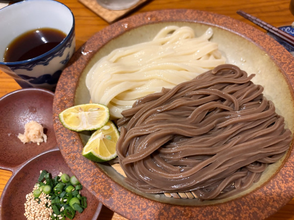 「ざるうどん(合盛り)1500円+他いろいろ」@うどんスナック松ト麦の写真