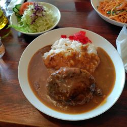 バーグカレー830円