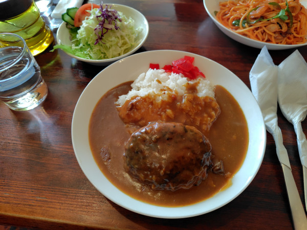 「バーグカレー830円」@珈琲園の写真
