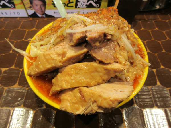 「辛豚そば（１１００円）＋豚増し」@茨城豚そば 特龍 本店の写真