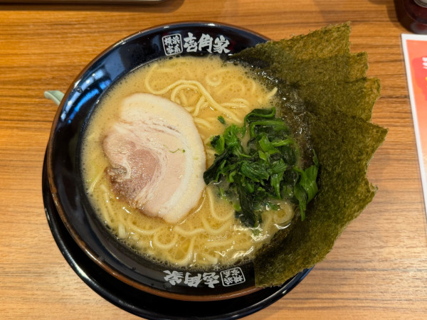 「家系ラーメン醤油 (並) 980円」@壱角家 大門店の写真